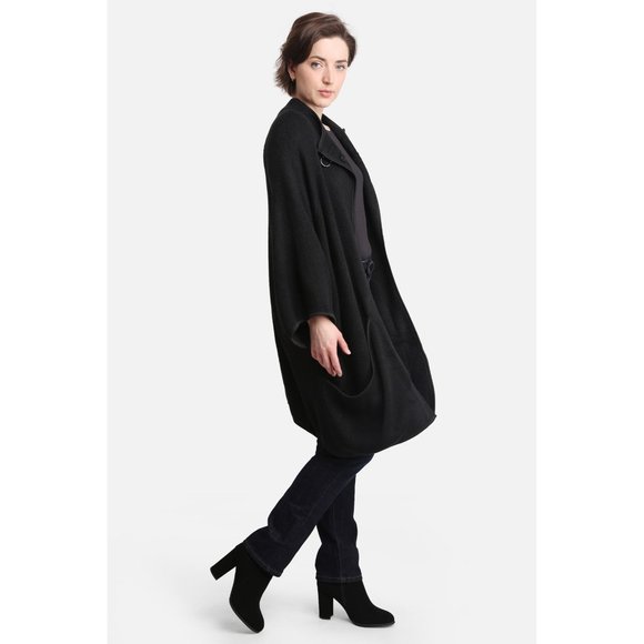 WOMENS BLACK PONCHO CLOAK W/POCKETS / SNAP NECK CLOSURE  - OS - Picture 4 of 11